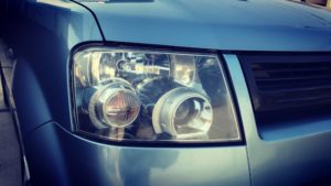 ヘッドライトの黄ばみ除去する磨き剤はアルコールやピカールでいい？