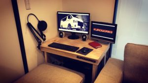 机をDIYで簡単に安く作るには？2×4材を使った激安PCデスク作成方法