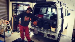 軽自動車の車中泊に便利なものや持ち物は？マットや必需品グッズ紹介