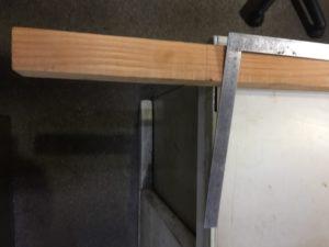 のこぎりで木材をまっすぐに切るコツ！便利道具は存在するの？