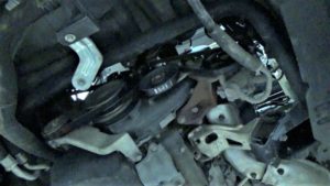 車のキュルキュル異音の原因と応急処置は？ベルト類の交換時期や費用